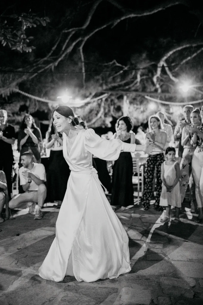 Hara with her friends before the wedding ceremony at Psiliammos, Thassos